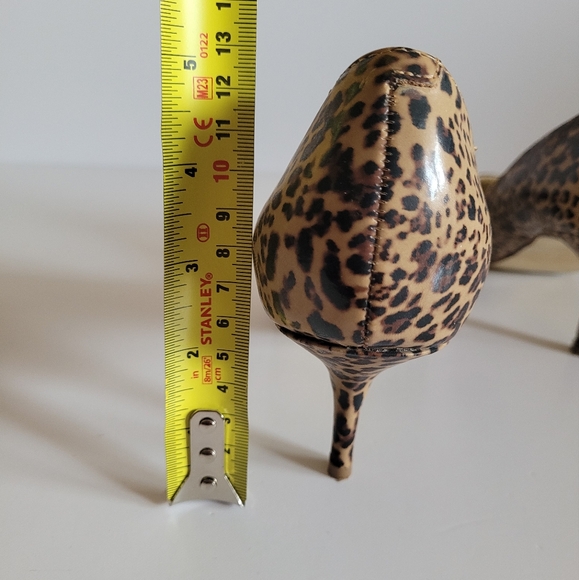 Bebe Sexy Animal Print Cheetah Women's Olivia Leo-Leopard patterned Heels 8 - Picture 3 of 7